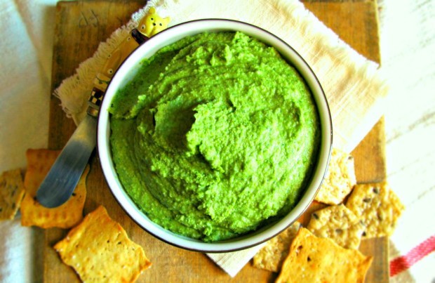 Glowing Green Artichoke and Spinach Hummus - Vegan