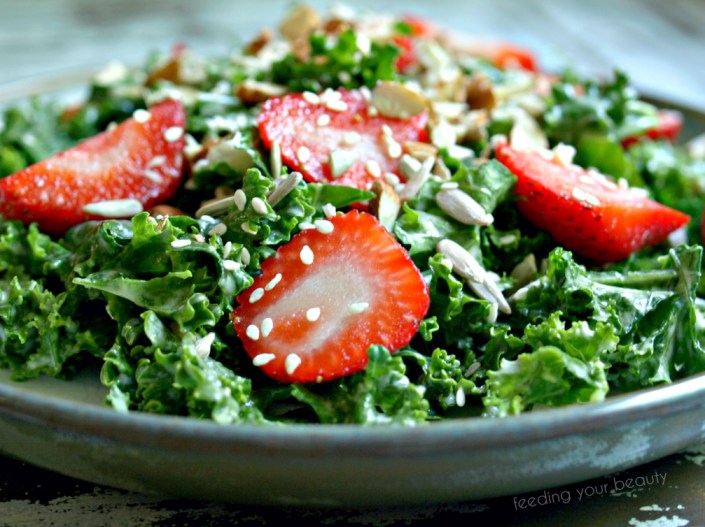 closeuptahinistrawberrykalesalad